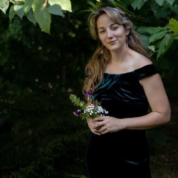 Meet your Posher, Kayla - Picture 5 of 6